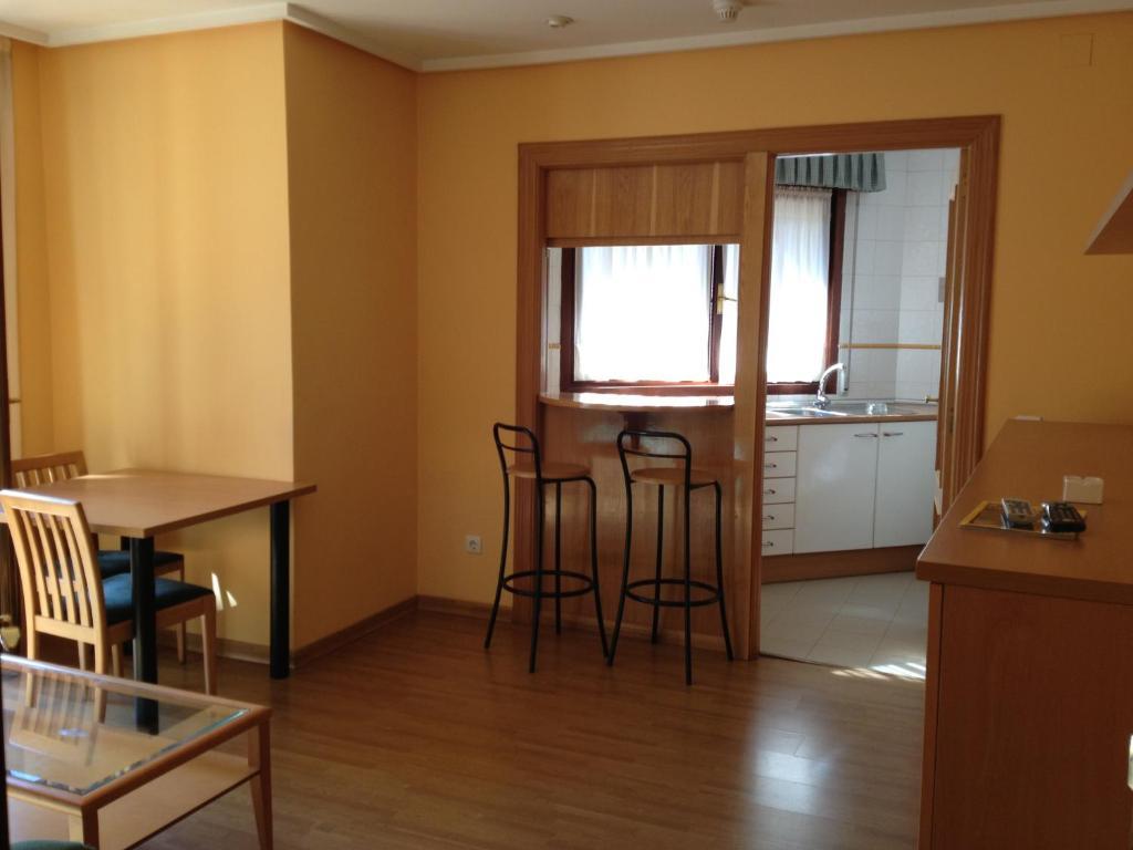 Apartamentos Turisticos Puerta De Леон Экстерьер фото