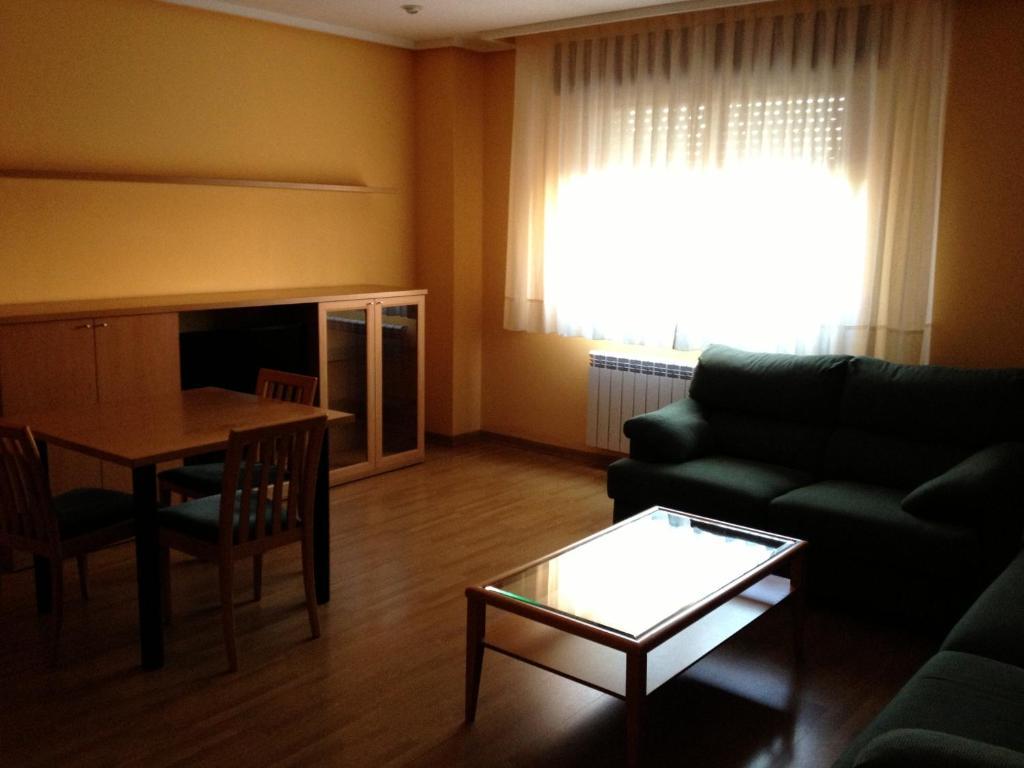 Apartamentos Turisticos Puerta De Леон Номер фото