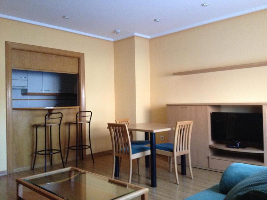 Apartamentos Turisticos Puerta De Леон Номер фото