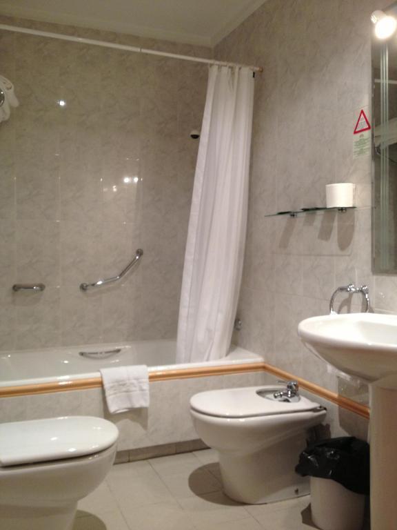 Apartamentos Turisticos Puerta De Леон Номер фото