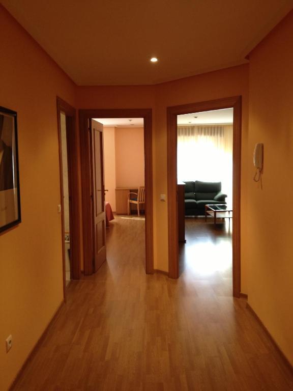 Apartamentos Turisticos Puerta De Леон Номер фото