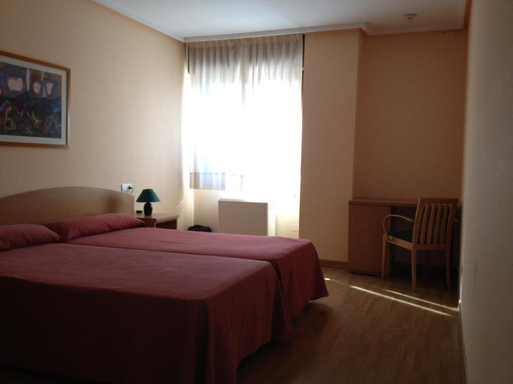 Apartamentos Turisticos Puerta De Леон Номер фото