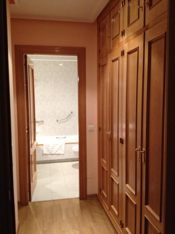 Apartamentos Turisticos Puerta De Леон Номер фото