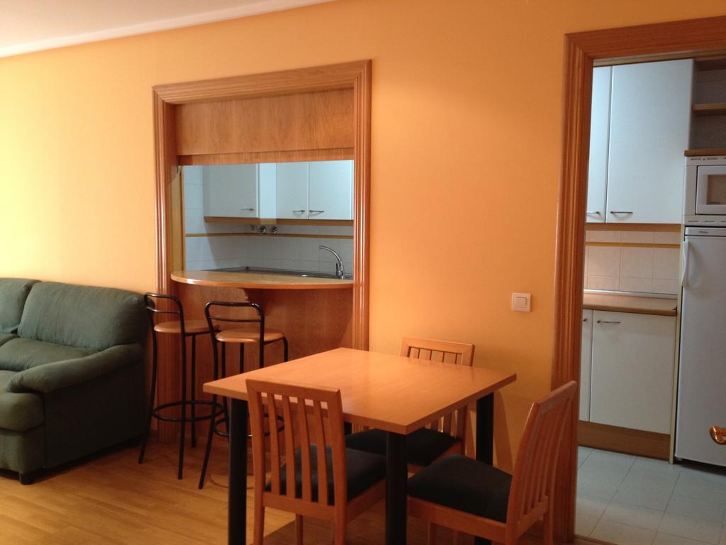 Apartamentos Turisticos Puerta De Леон Экстерьер фото