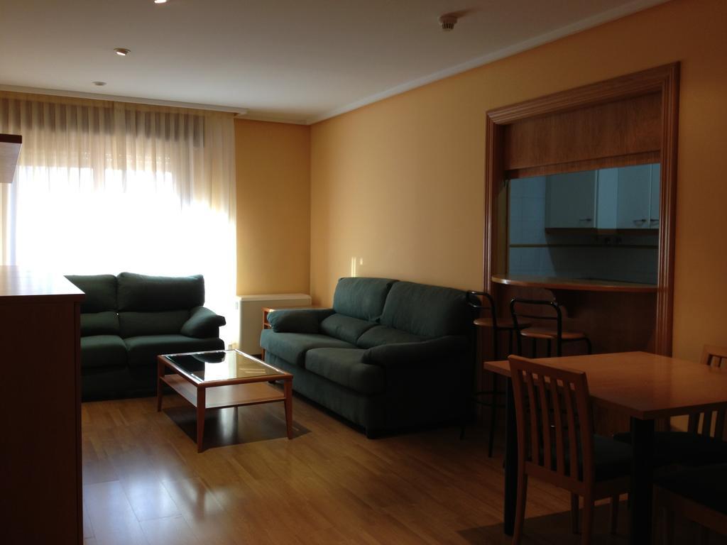Apartamentos Turisticos Puerta De Леон Экстерьер фото